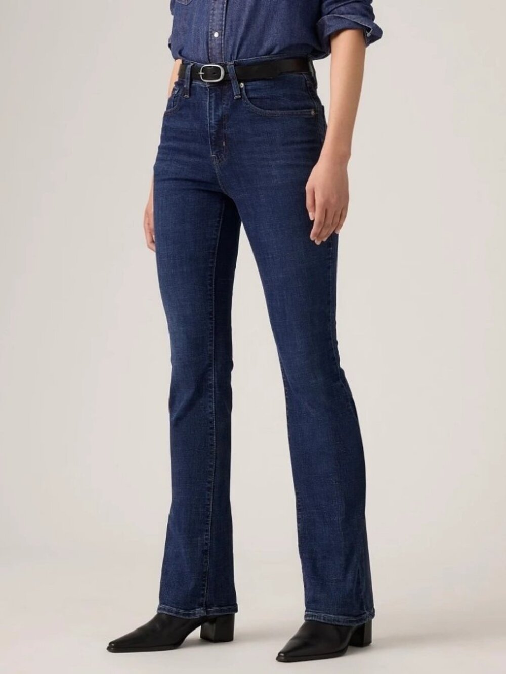 LEVIS women's 725 high-rise bootcut jeans size 29